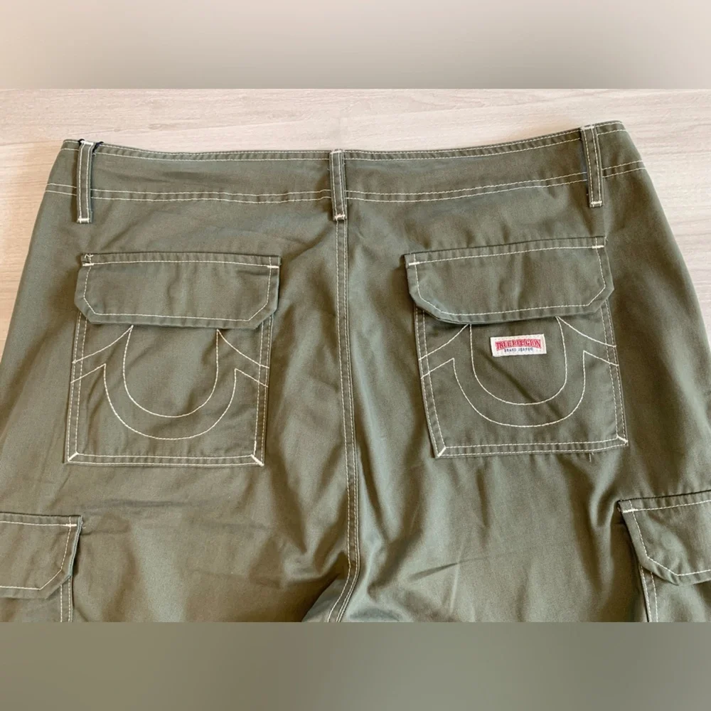 True‎ Religion Men Pants Size 36 Baggy Cargo Pants NWT Color Kalamata